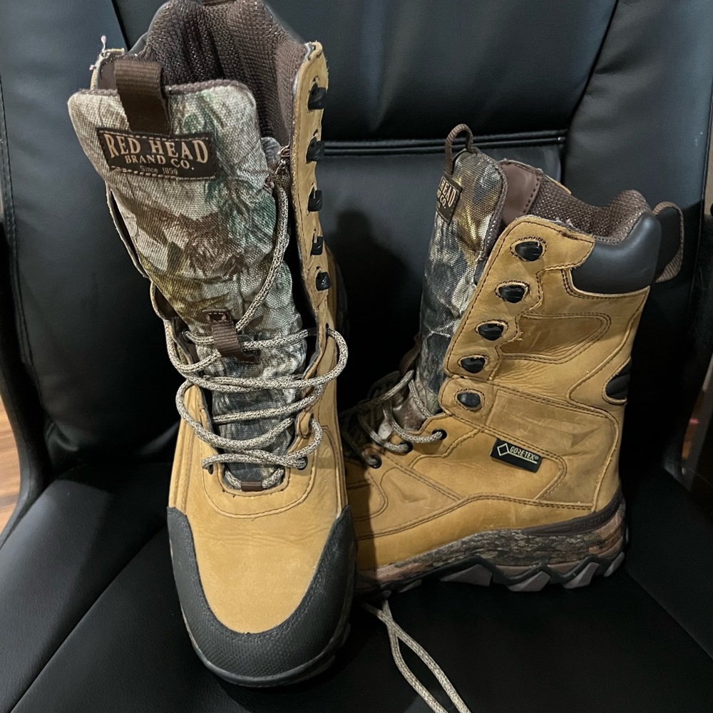 Red Head Insulated Goretex Tie-up Boots - Size 8.5 Mens/Size 10 Womens
